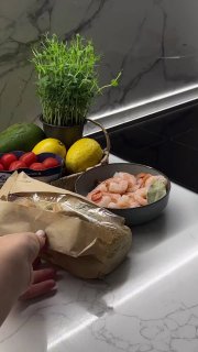 Тости на сніданок як у ресторані ХлібКреветки Авокадо Помідори Сир ЯйцеСіль…