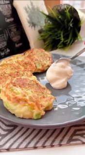 Рецепт ідеальних млинців кабачків Kbzhu для 100 гр: 108,6/5,8/6,1/7,6⠀ сир 80 гр …